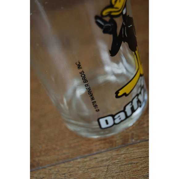 Vintage 1976 Daffy Duck Warner Bros 4.25" Jelly Glass w/ Yosemite Sam Stamp - Picture 3 of 6